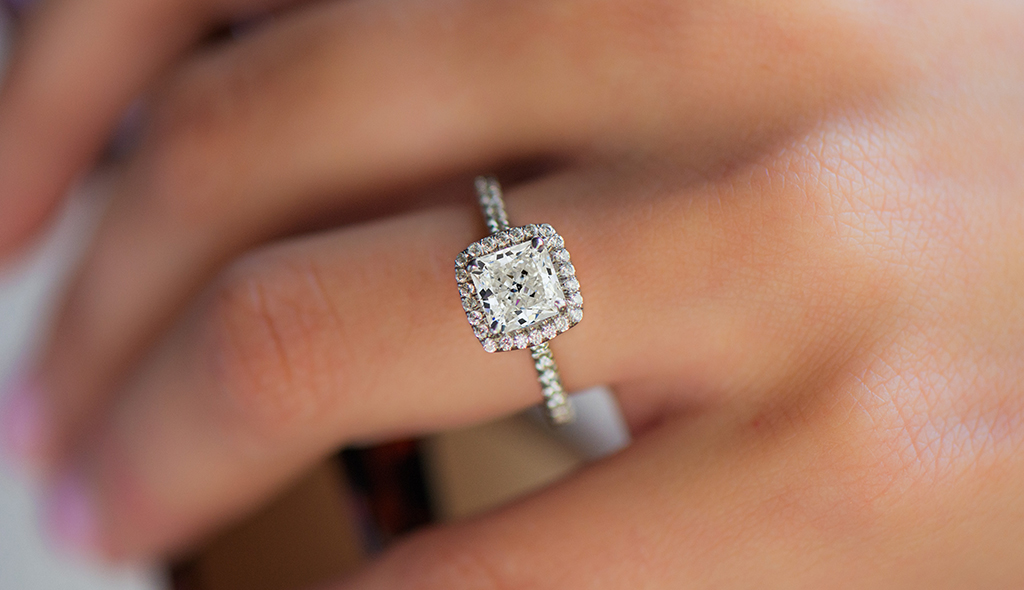 radiant-cut-diamonds-cover-pavé-set-engagement-ring