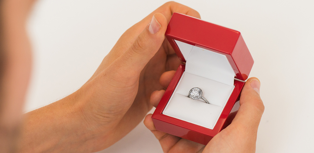 engagement ring shopping falling edge pavé diamond