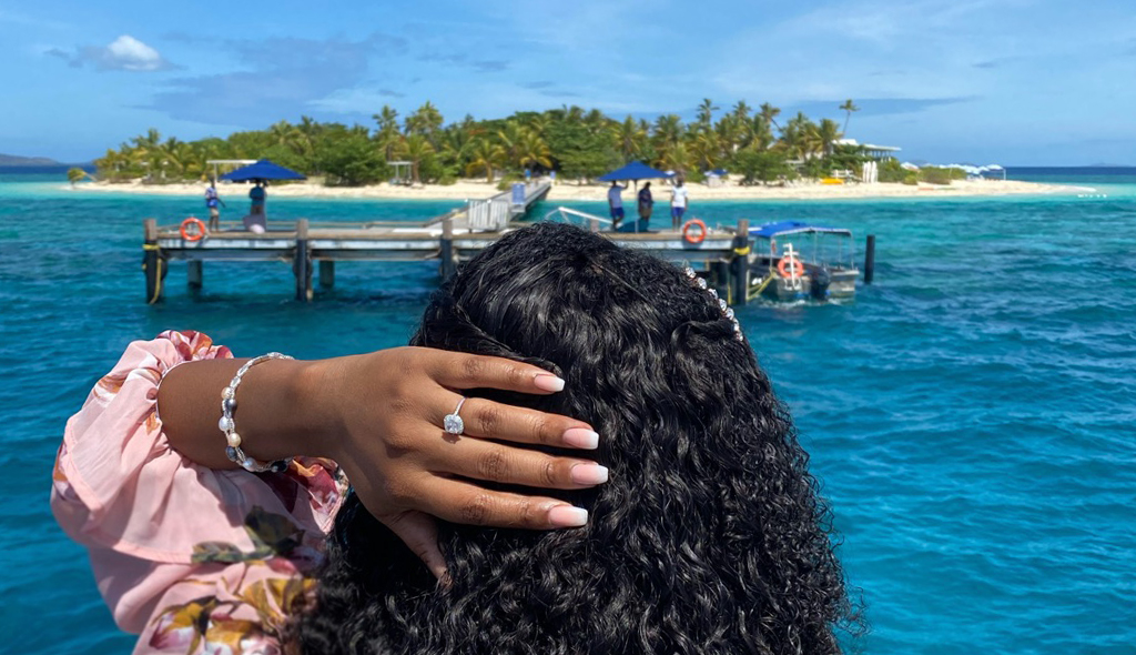 Summer Proposal Ocean-Island Spot And Diamond Engagement Ring 