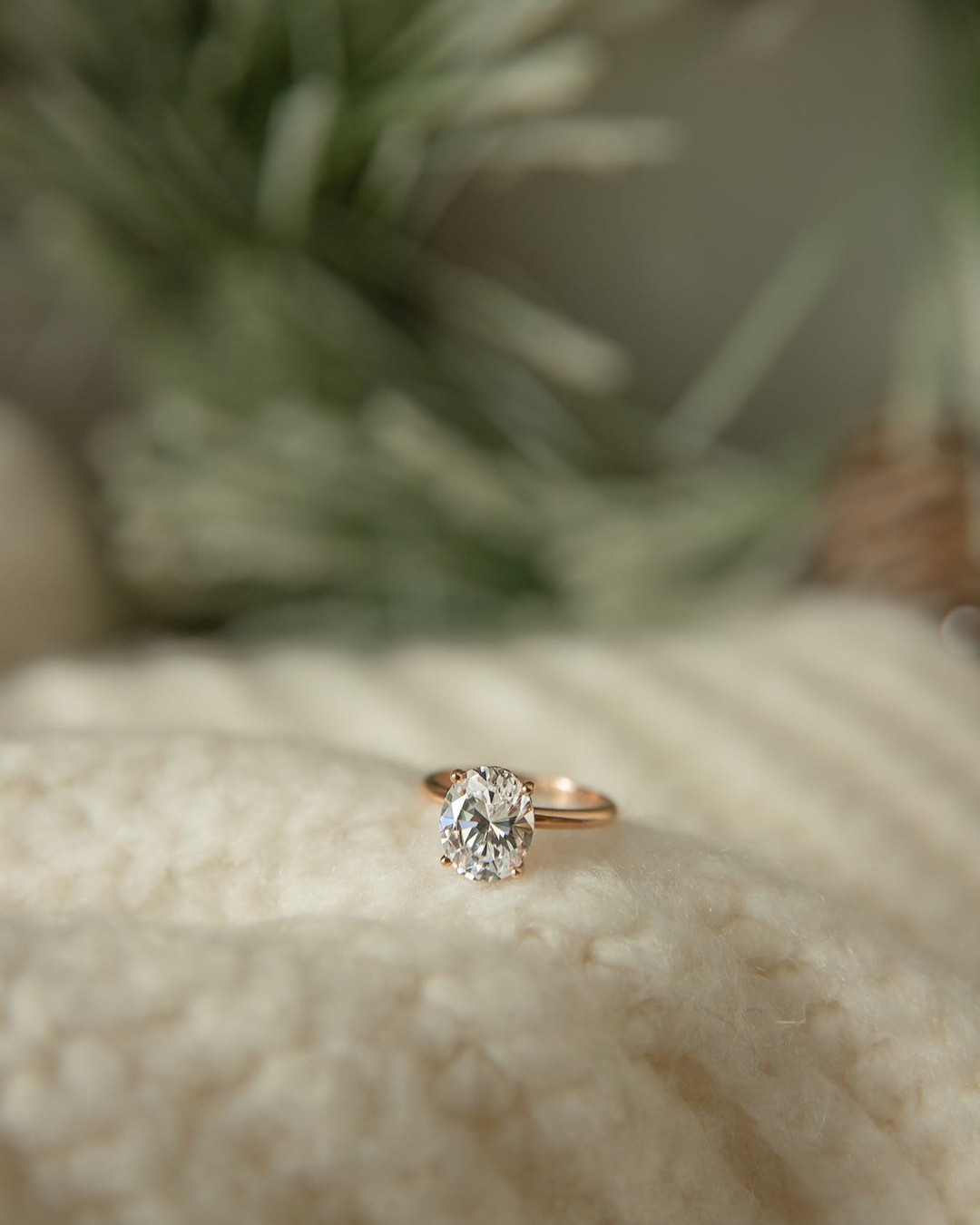 The perfect cozy sweater accessory 💍
💍ring: Timeless Solitaire, Adorned Basket Engagement Ring
.
.
.
#jamesallen #jamesallenrings #diamond #diamonds #diamondring #engaged #engagement #engagementring #isaidyes #ringinspo #holidayseason #winter #winterstyle #winterengagement