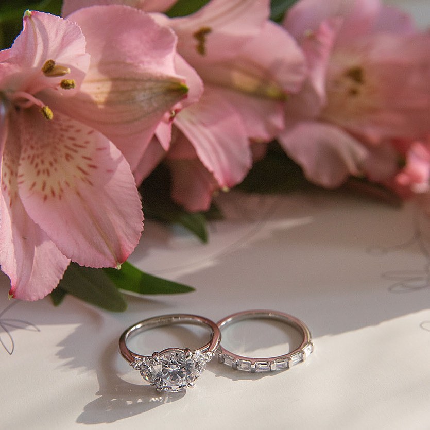 The perfect pair 💘
2ct ring: Marquise Side-Stone Engagement Ring
ring: Straight Baguette Row Diamond Wedding Ring
.
.
.
#jamesallen #jamesallenrings #diamond #diamonds #diamondring #engaged #engagement #engagementring #isaidyes #ringinspo #jewelry #jewelryinspo