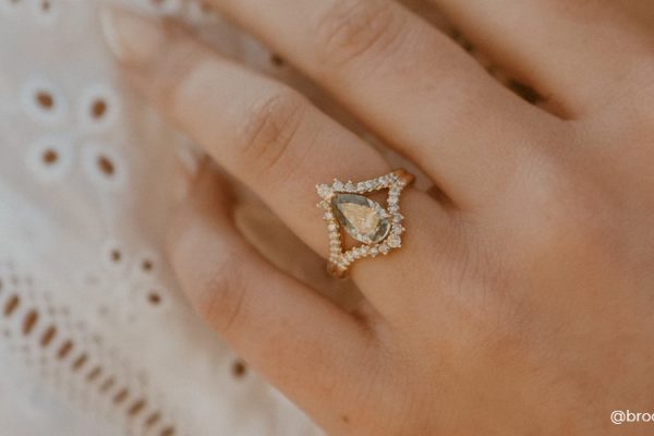 A-Guide-To-Fancy-Colored-Engagement-Rings-_cover