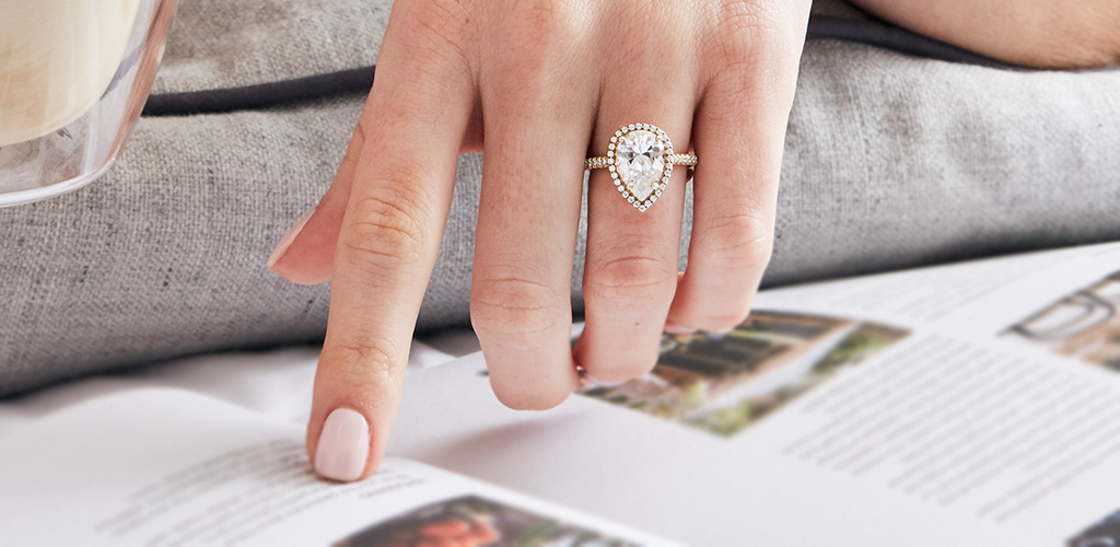 6 Ways To Make Your Engagement Ring Look Bigger 