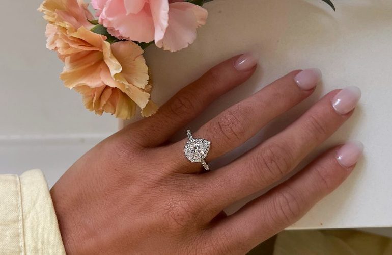 Pear-Shaped-Engagement-Rings-How-To-Pick-The-Perfect-Teardrop