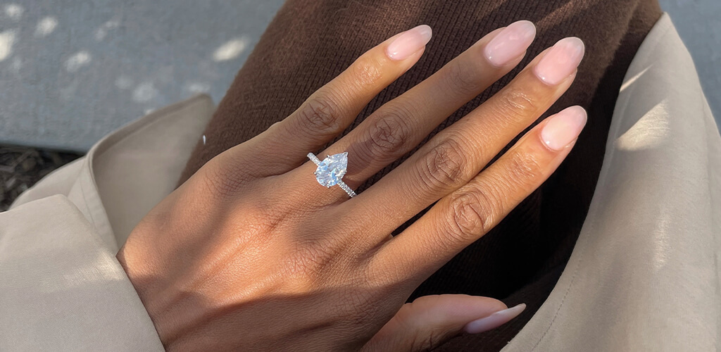 Pear shaped diamond ring