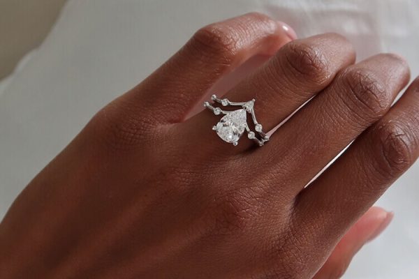 Curved Wedding Rings Brides Newest Obsession