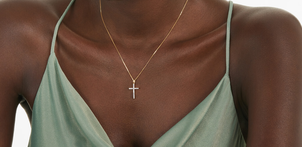 diamond cross necklace